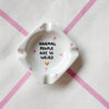 Vintage Wandteller "NORMAL PEOPLE ARE SO WEIRD"– handbemalte Statement-Wanddeko aus Porzellan