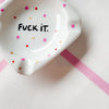 Vintage Wandteller "FUCK IT"– handbemalte Statement-Wanddeko aus Porzellan