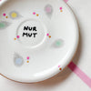 Vintage Wandteller "NUR MUT"– handbemalte Statement-Wanddeko aus Porzellan