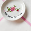 Vintage Wandteller "KEIN SOMMER FÜR NAZIS"– handbemalte Statement-Wanddeko aus Porzellan