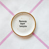 Vintage Wandteller "POMMES STATT SORGEN"– handbemalte Statement-Wanddeko aus Porzellan
