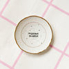Vintage Wandteller "MIGRÄNE DU ARSCH“– handbemalte Statement-Wanddeko aus Porzellan