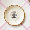 Vintage Wandteller "IN DIESEM HAUS SAGEN WIR DANKE,BITTE UND FUCK NAZIS" – handbemalte Statement-Wanddeko aus Porzellan