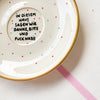 Vintage Wandteller "IN DIESEM HAUS SAGEN WIR DANKE,BITTE UND FUCK NAZIS" – handbemalte Statement-Wanddeko aus Porzellan