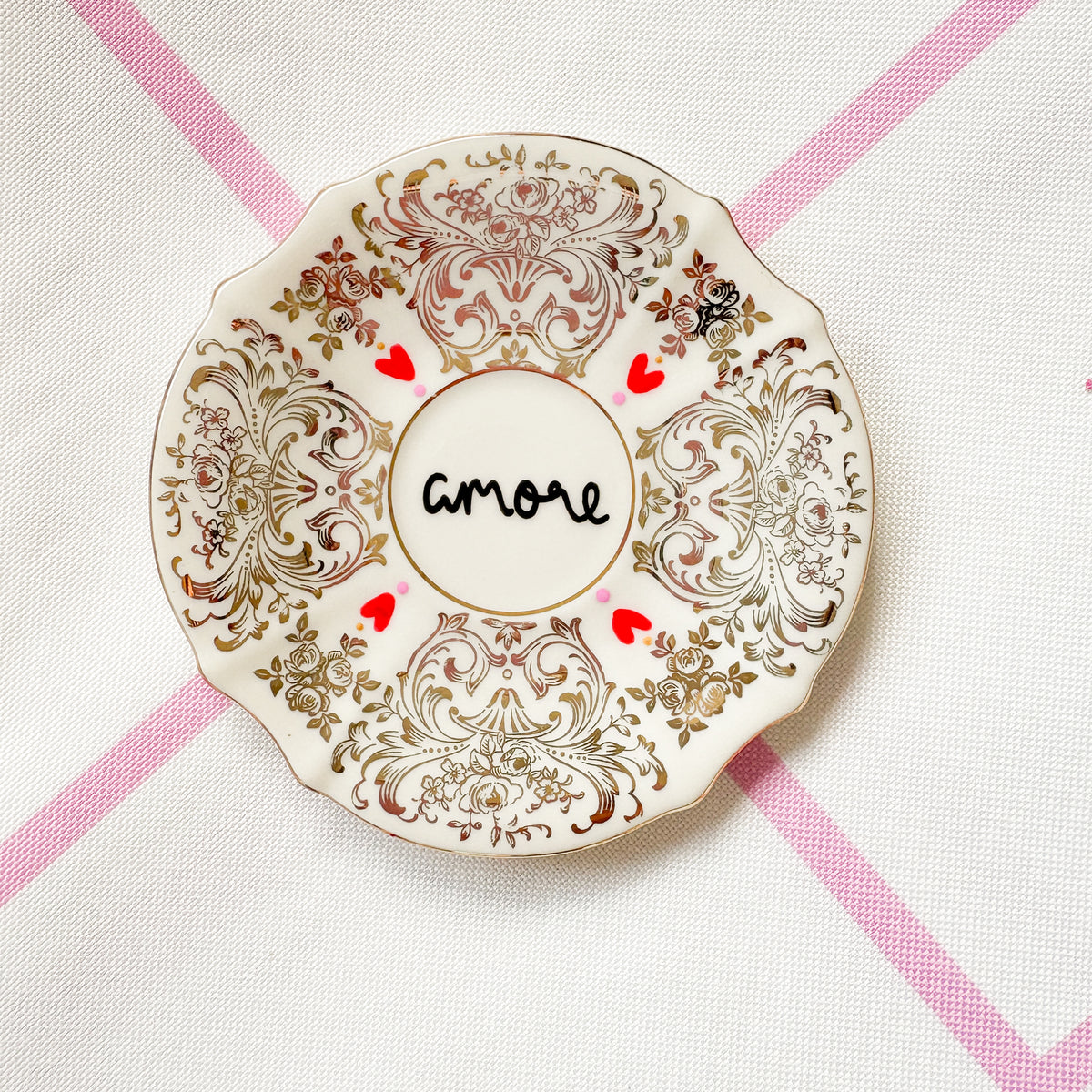 Vintage Wandteller "amore" – handbemalte Statement-Wanddeko aus Porzellan