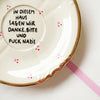 Vintage Wandteller "IN DIESEM HAUS SAGEN WIR DANKE,BITTE UND FUCK NAZIS" – handbemalte Statement-Wanddeko aus Porzellan