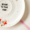 Vintage Wandteller "BE KIND TO YOUR MIND" – handbemalte Statement-Wanddeko aus Porzellan