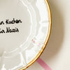Vintage Wandteller "KEIN KUCHEN FÜR NAZIS" – handbemalte Statement-Wanddeko aus Porzellan