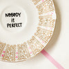 Vintage Wandteller "NOBODY IS PERFECT"– handbemalte Statement-Wanddeko aus Porzellan