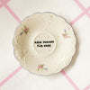 Vintage Wandteller "KEIN KUCHEN FÜR NAZIS"– handbemalte Statement-Wanddeko aus Porzellan