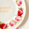 Vintage Wandteller "KEIN KUCHEN FÜR NAZIS"– handbemalte Statement-Wanddeko aus Porzellan