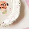Vintage Wandteller "it´s not me.it´s you." – handbemalte Statement-Wanddeko aus Porzellan