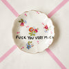 Vintage Wandteller "FUCK YOU VERY MUCH" – handbemalte Statement-Wanddeko aus Porzellan