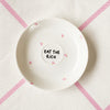 Vintage Wandteller "EAT THE RICH" – handbemalte Statement-Wanddeko aus Porzellan