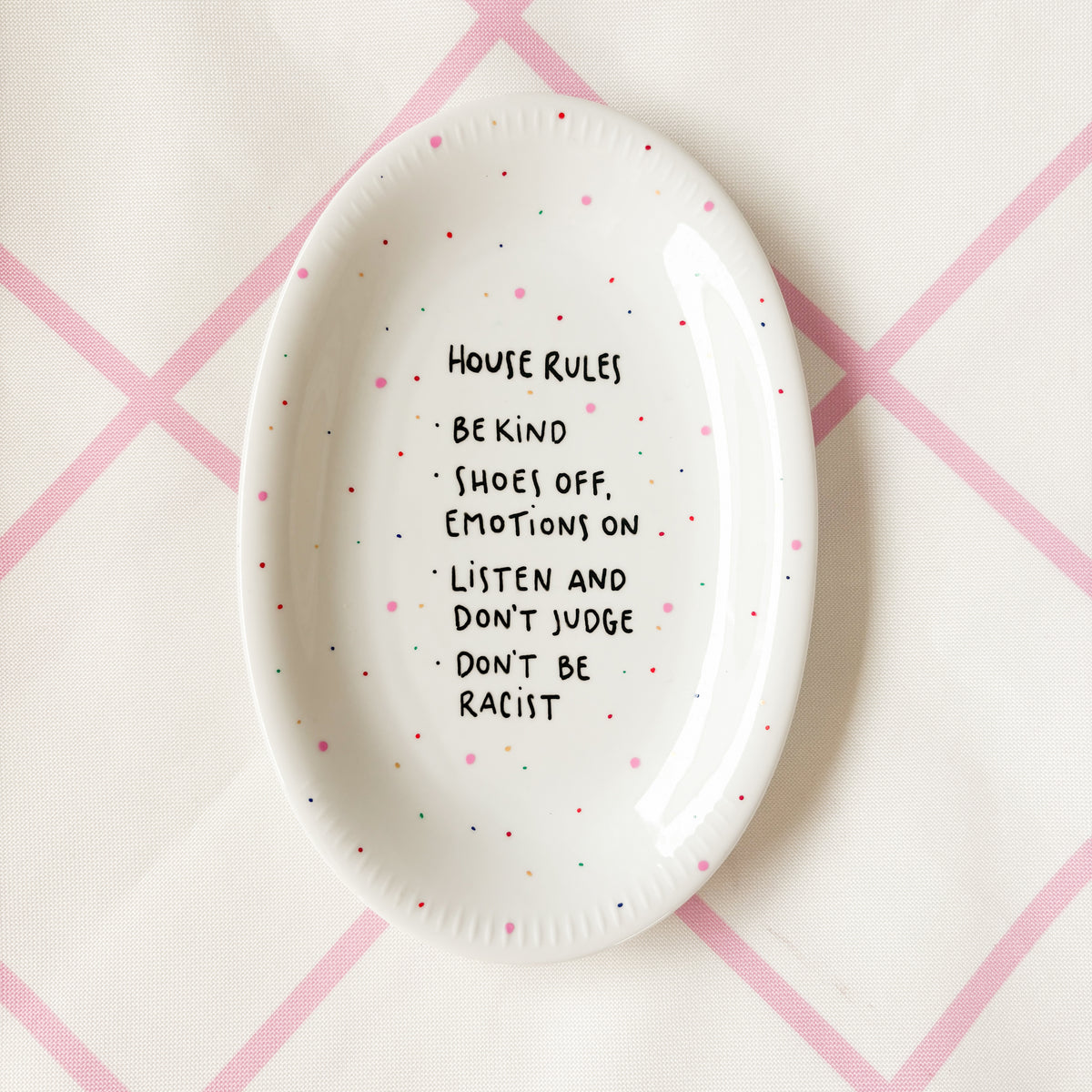 Vintage Wandteller "HOUSE RULES" – handbemalte Statement-Wanddeko aus Porzellan