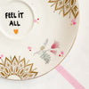 Vintage Wandteller "FEEL IT ALL" – handbemalte Statement-Wanddeko aus Porzellan