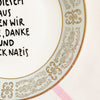 Vintage Wandteller "IN DIESEM HAUS SAGEN WIR BITTE,DANKE UND FUCK NAZIS" – handbemalte Statement-Wanddeko aus Porzellan