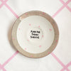 Vintage Wandteller "PLAN FOR TODAY:SURVIVE" – handbemalte Statement-Wanddeko aus Porzellan