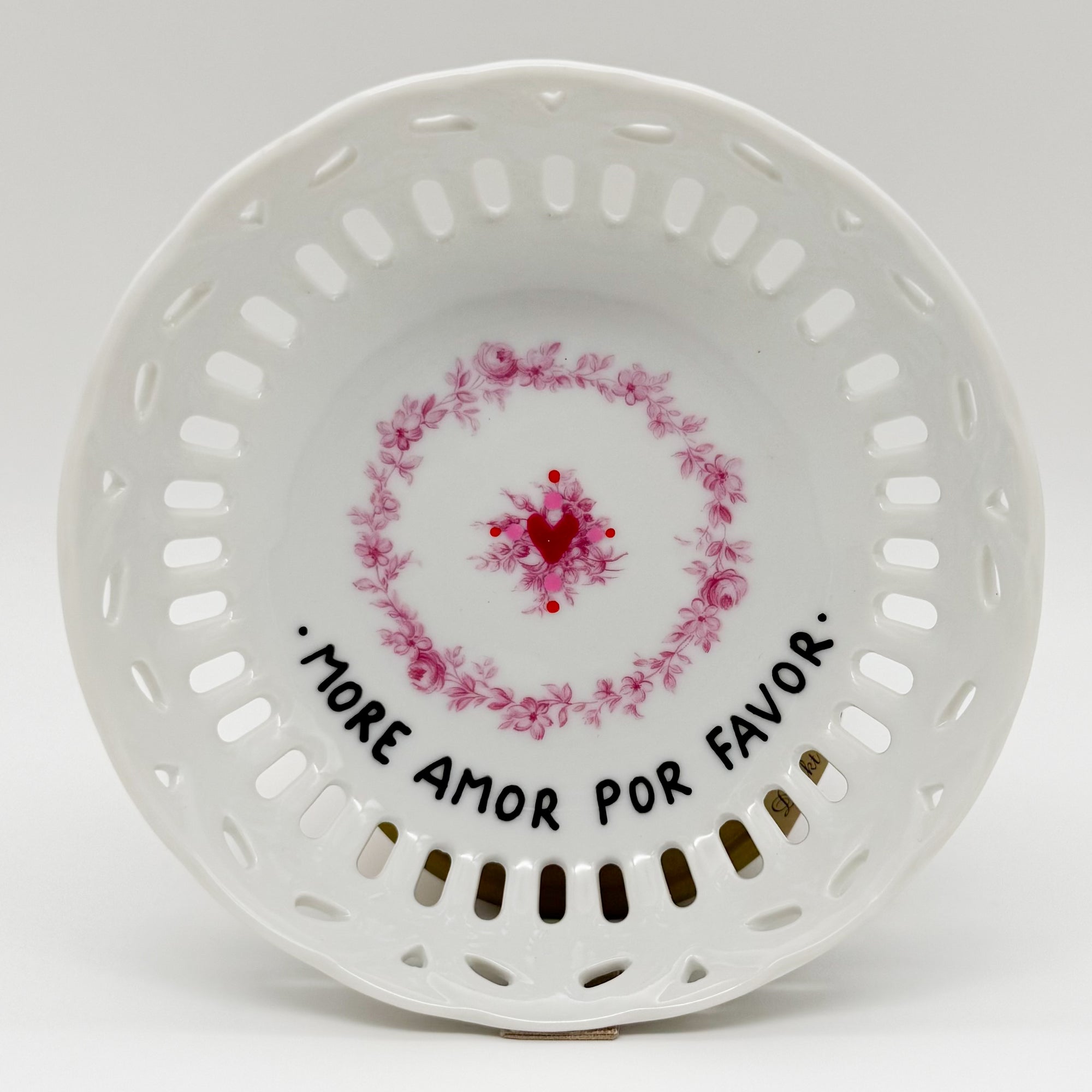 Wandteller small MORE AMOR POR FAVOR "net"