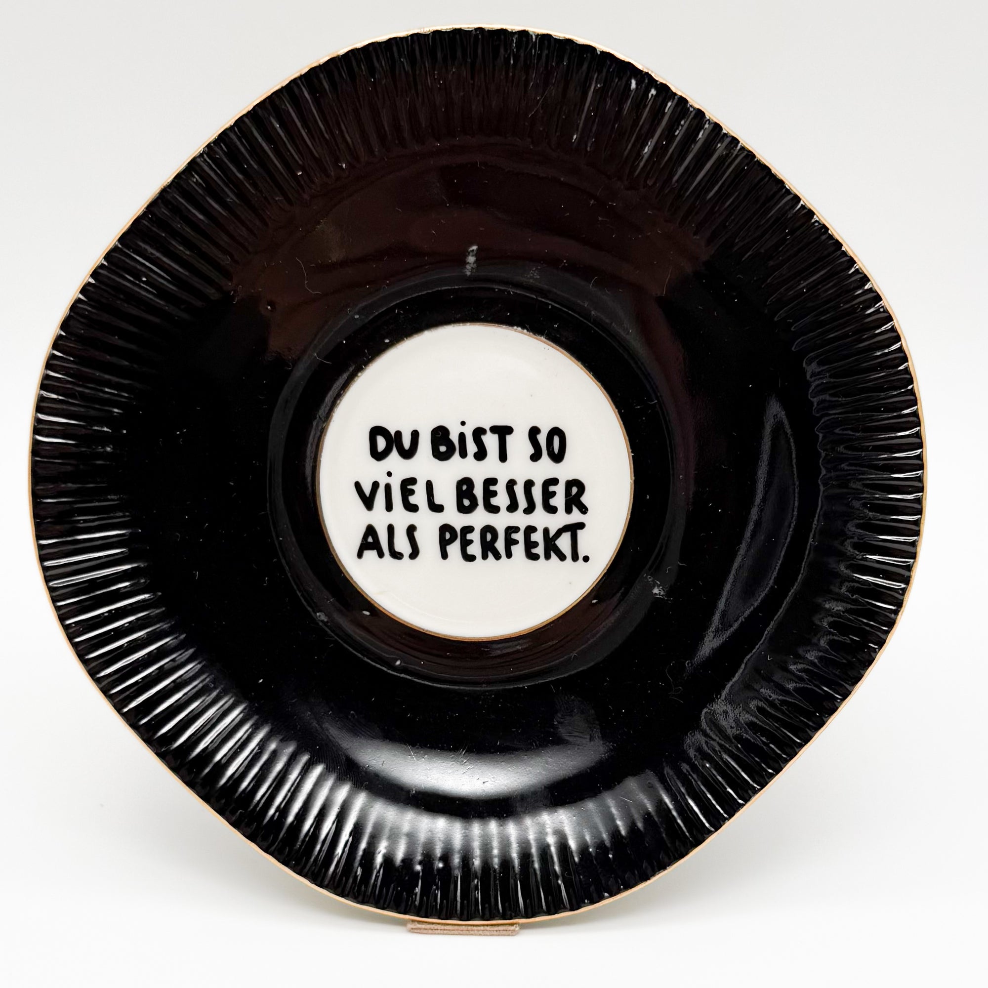 Wandteller mini DU BIST SO VIEL BESSER ALS PERFEKT "all black"