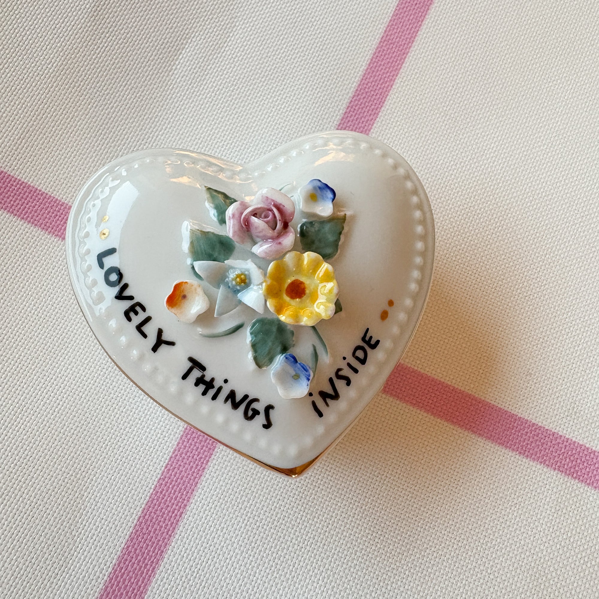Handbemalte Dose Schmuckdose LOVELY THINGS INSIDE