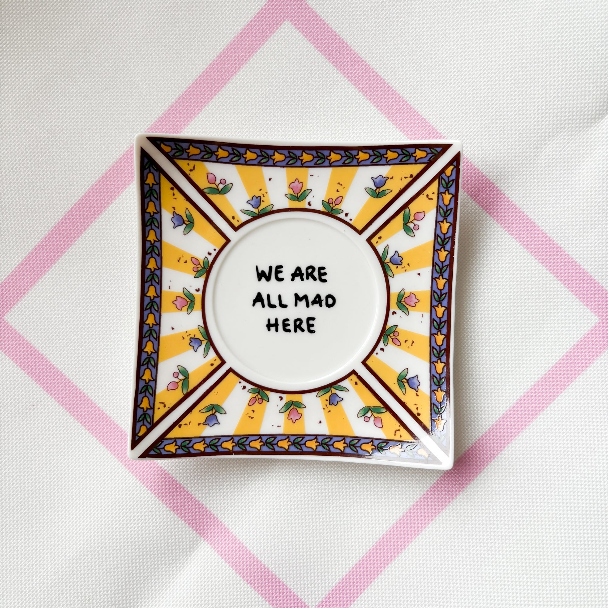 Handbemalter Wandteller WE ARE ALL MAD HERE