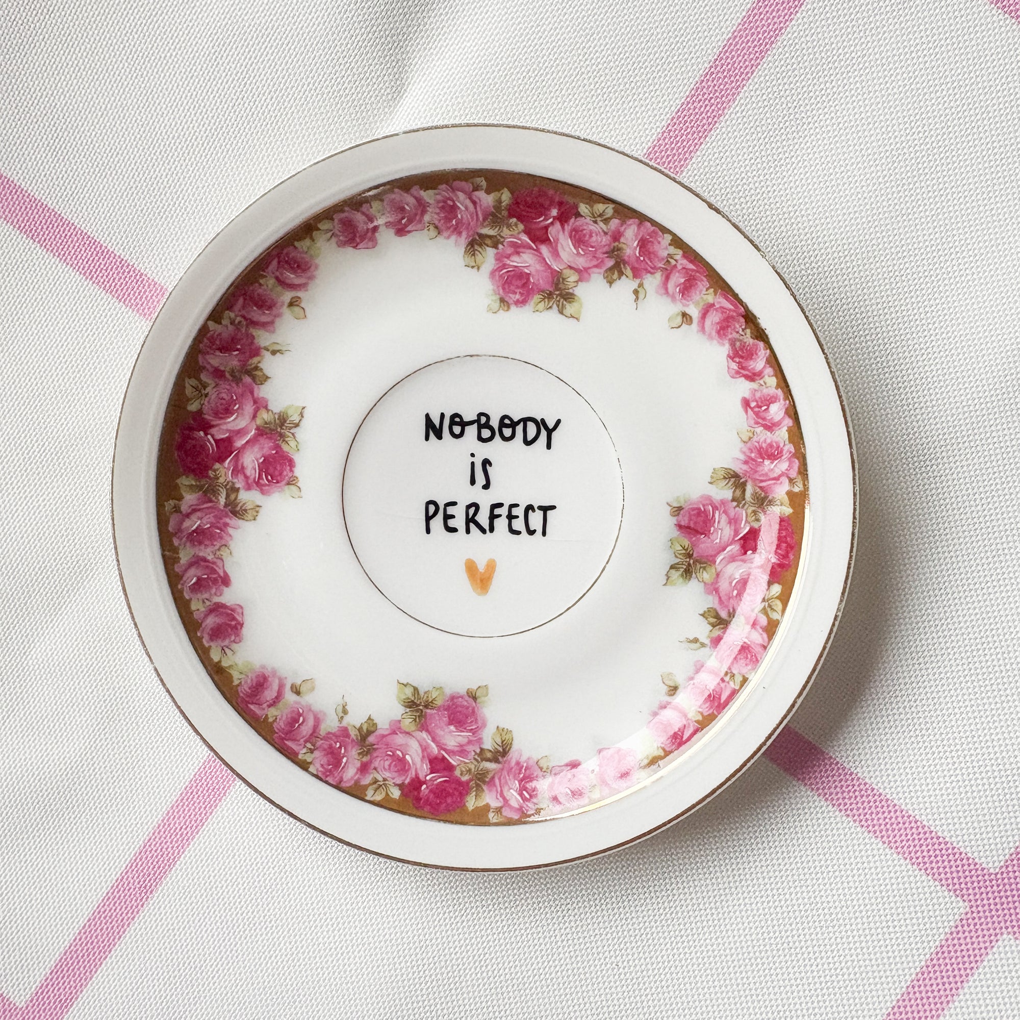 Handbemalter Wandteller NOBODY IS PERFECT