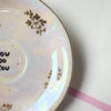 Vintage Wandteller „YOU DO YOU“ – handbemalte Statement-Wanddeko aus Porzellan