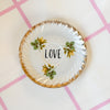 Vintage Wandteller „LOVE" – handbemalte Statement-Wanddeko aus Porzellan