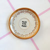 Vintage Wandteller „ALLES EINE PHASE" – handbemalte Statement-Wanddeko aus Porzellan