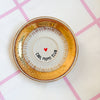 Vintage Wandteller „COOL MOMS CLUB“ – handbemalte Statement-Wanddeko aus Porzellan